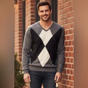 H&M - Mens Gray Argyle V-Neck Sweater